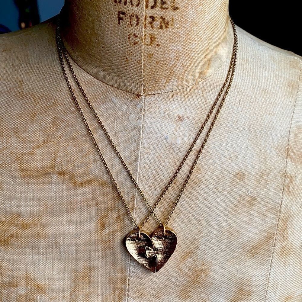 Heart necklace. Best Friend necklaces. Gold.